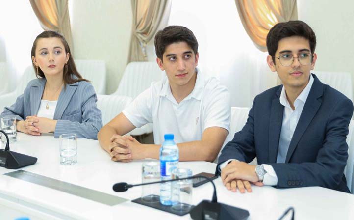 "UNEC Tarixini öyrənək" bilik yarışmasının qalibləri təltif olunub